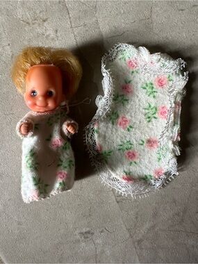1973 Mattel Sunshine Baby Doll in nightgown & matching blanket vintage Barbie